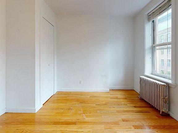 4th image of 123 E 7th St