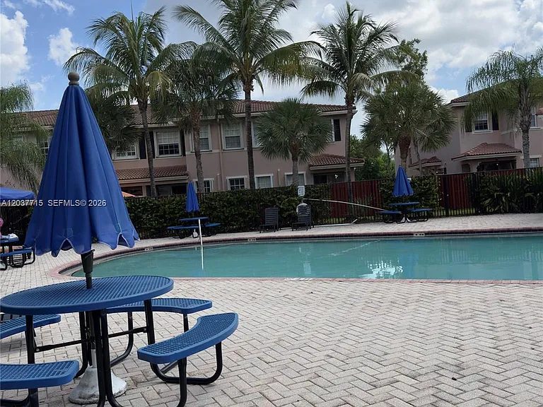 280 Las Brisas Cir #280 — Photo 33