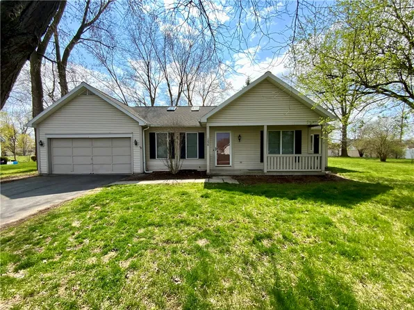 1250 Holland Dr, Farmington, NY 14425