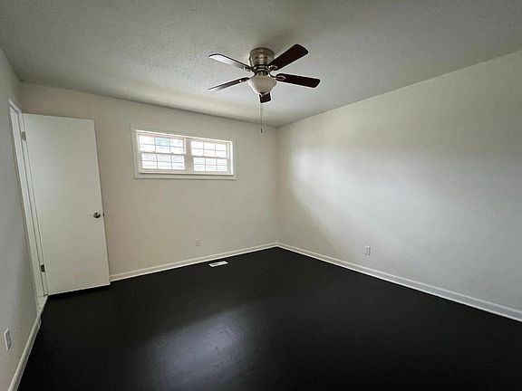 5th image of 712 Moore St #712
