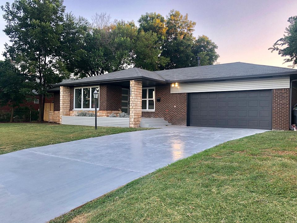 9509 GREYSTONE AVE IN THE VILLAGE