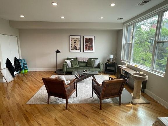 3rd image of 1322 N Wolcott Ave APT 3F