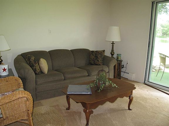 3rd image of 173 Bedford Dr