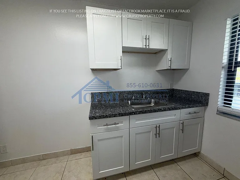 Riverside Manor/N'ice Apartments - 889 Riverside Drive, Ft. Lauderdale, FL 33312 — Photo 17