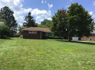 465 Park Dr, Campbell, OH