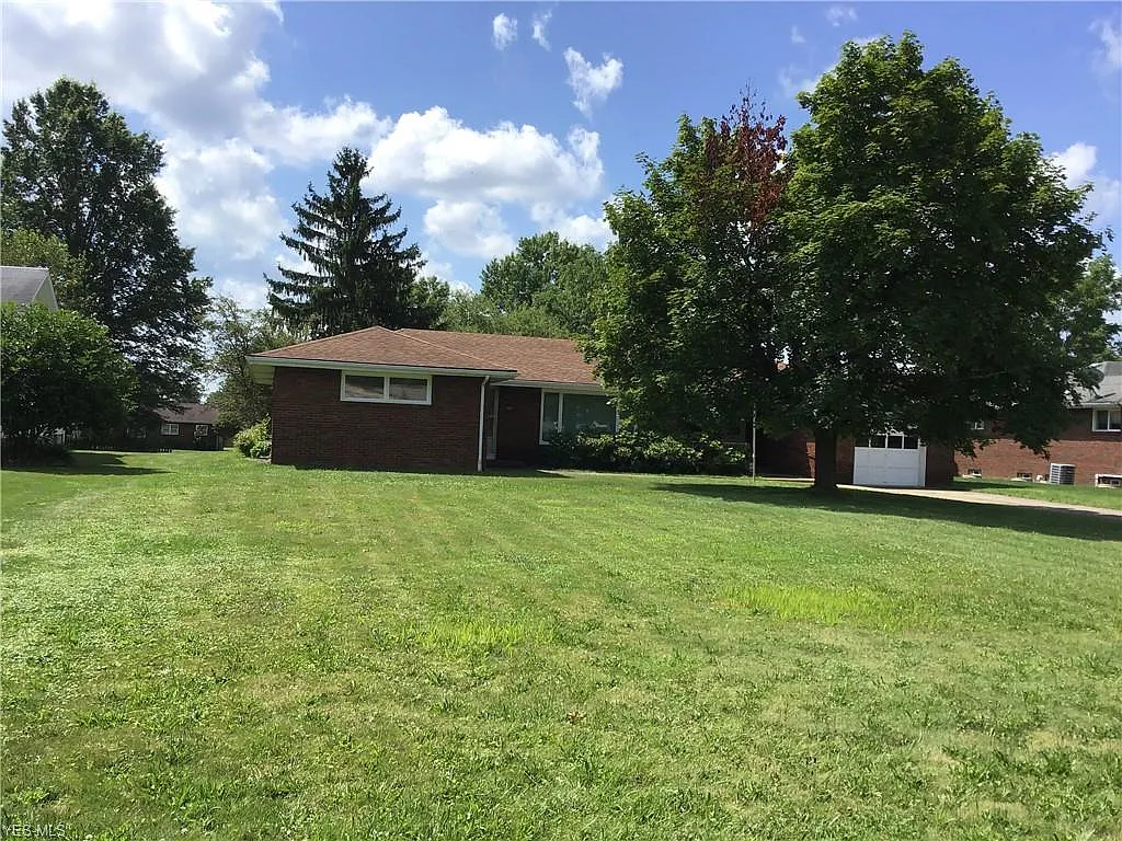 465 Park Dr photo 1