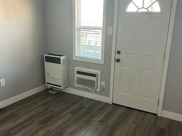 2617 1/2 Hillcrest Dr — Photo 5