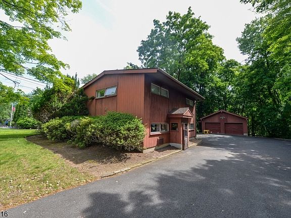 3rd image of 235 Godwin Ave