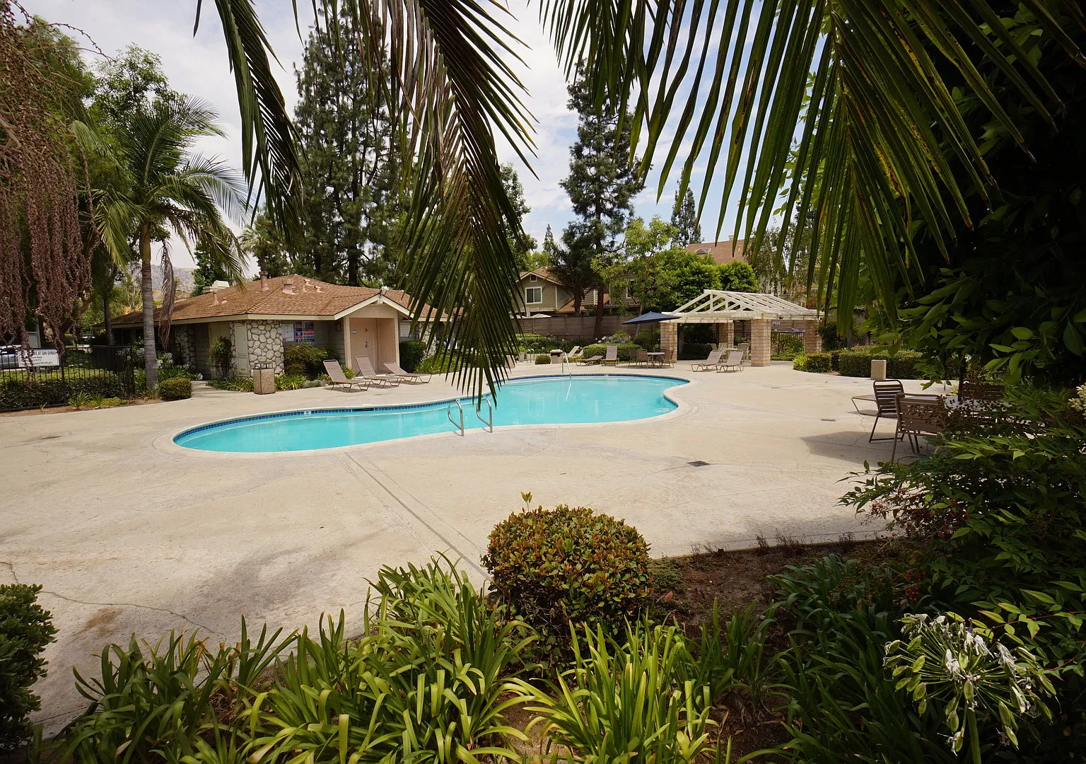 Luxury 3-bed and 2 bath property in San Dimas — Photo 4