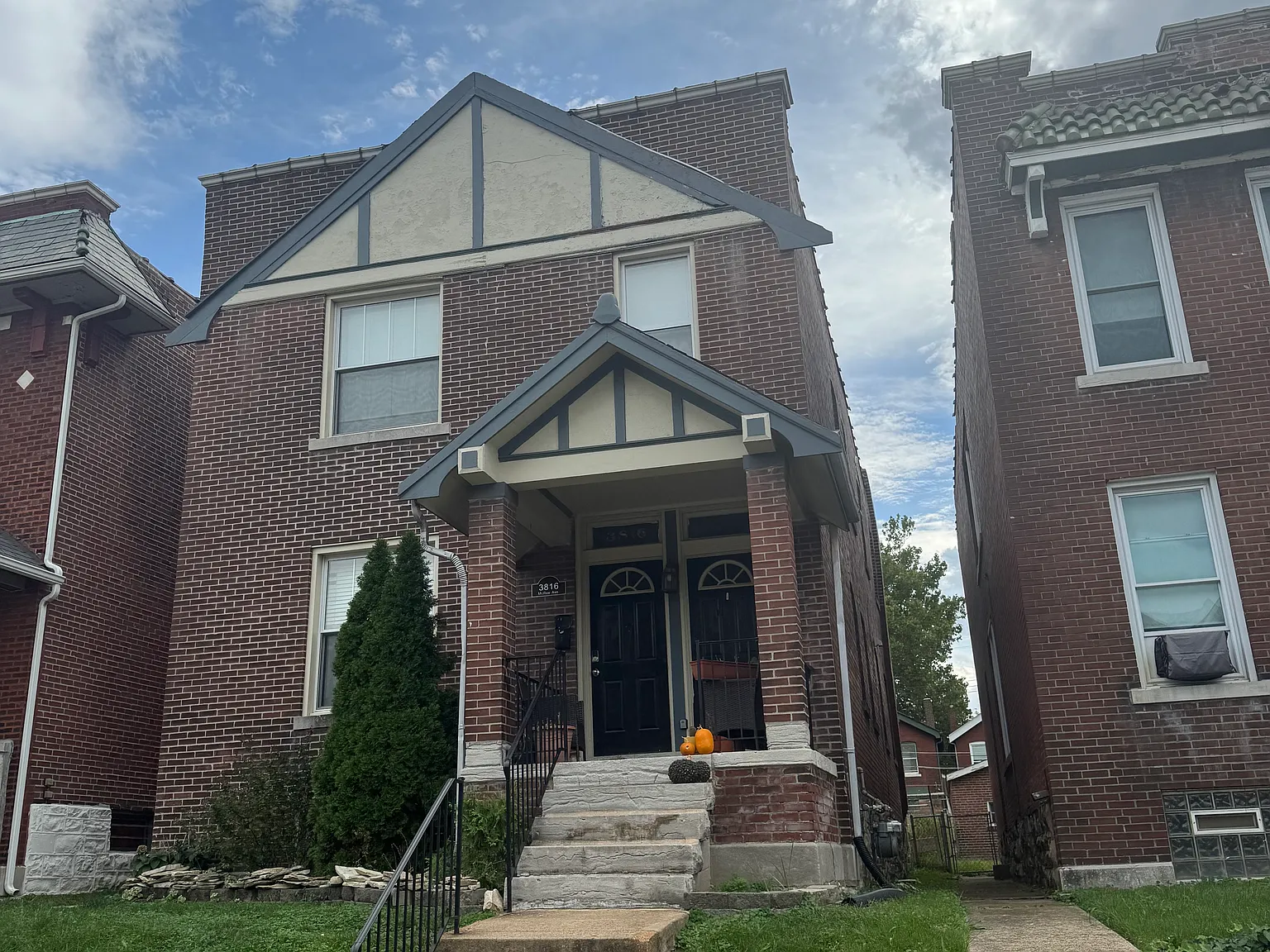 2 bed, 1100 sqft, $1,200 — Photo 1
