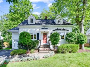 18 Montgomery Rd, Livingston, NJ 07039