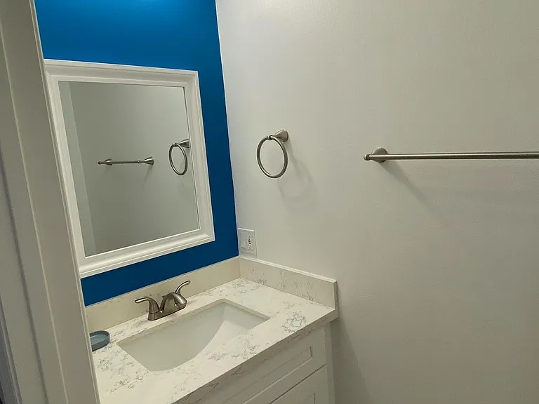 812 1/2 W Beach Ave #B — Photo 6