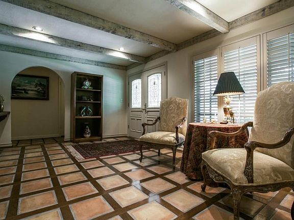 16 X 11 entry and sitting room.