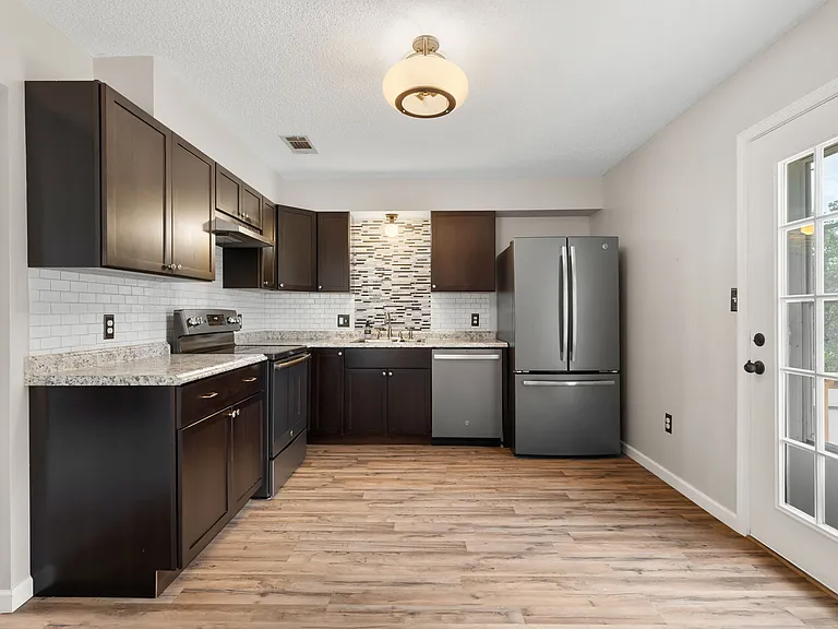 525 W Fresno St — Photo 3