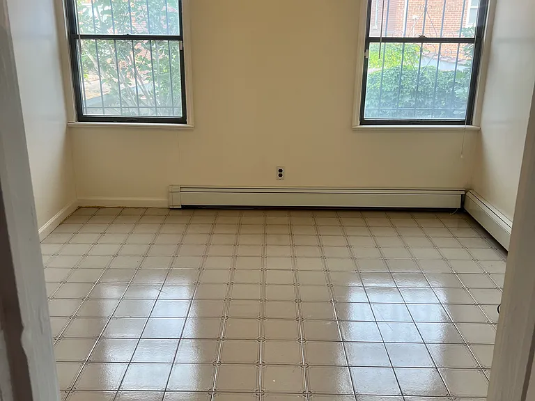 2210 Young Ave #1 — Photo 5