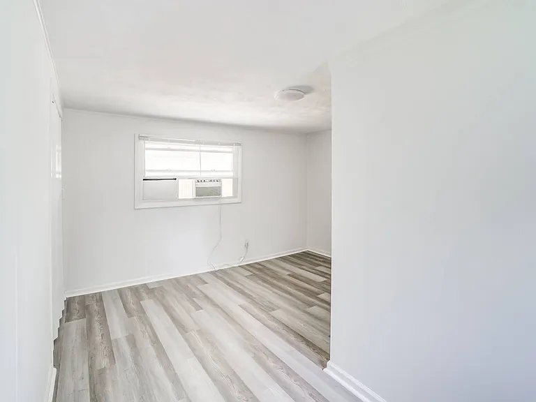 13117 Wilton Ave — Photo 15