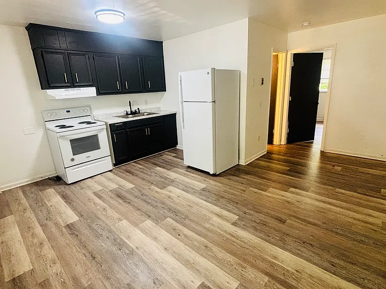 85 Green Meadow Ln #10 — Photo 2