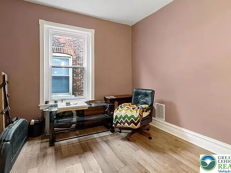 717 W Broad St #2 — Photo 6