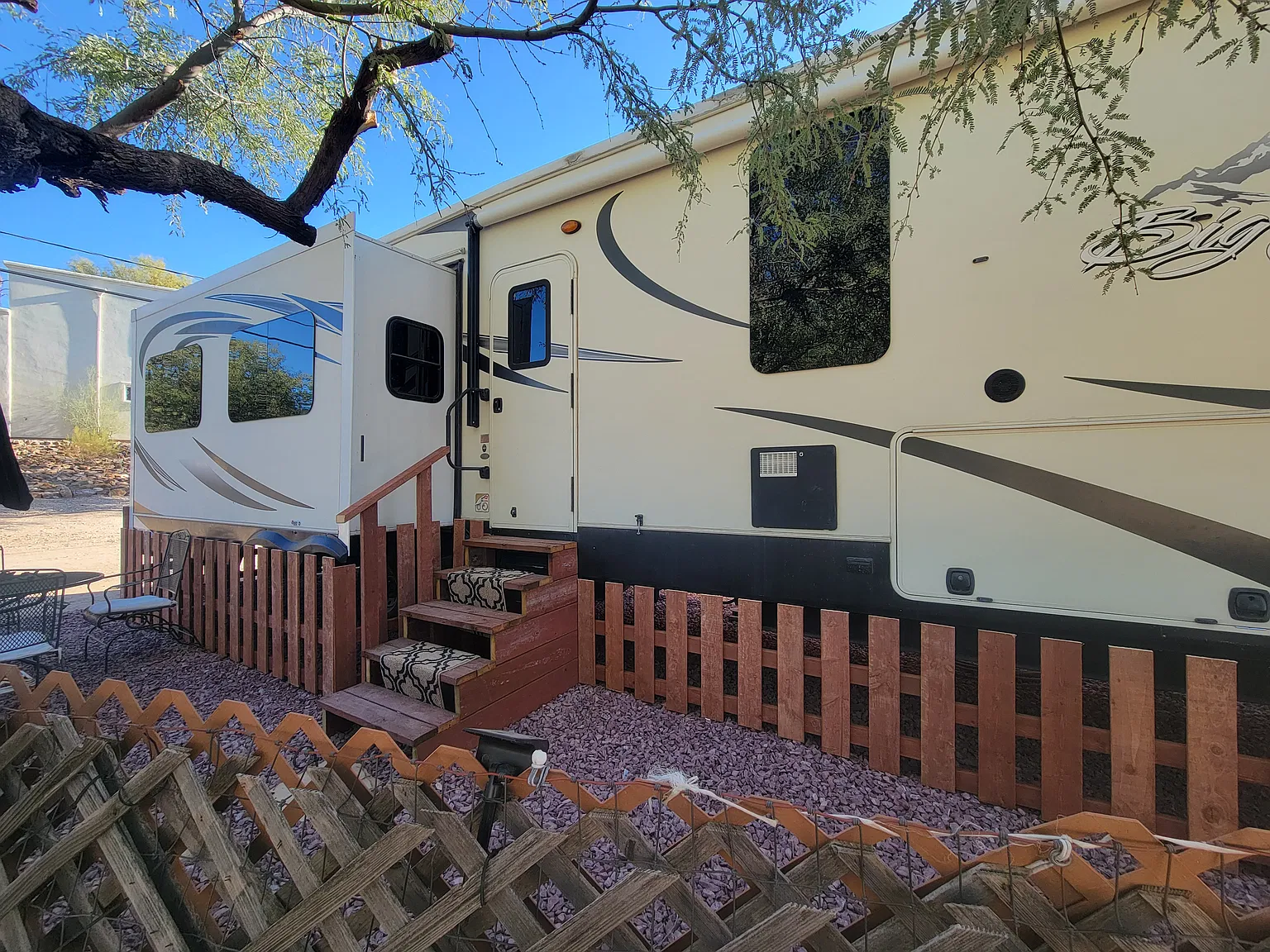 1 bed, 1.5 bath, $800 — Photo 2