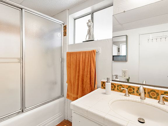 3rd image of 9061 Crescent Dr