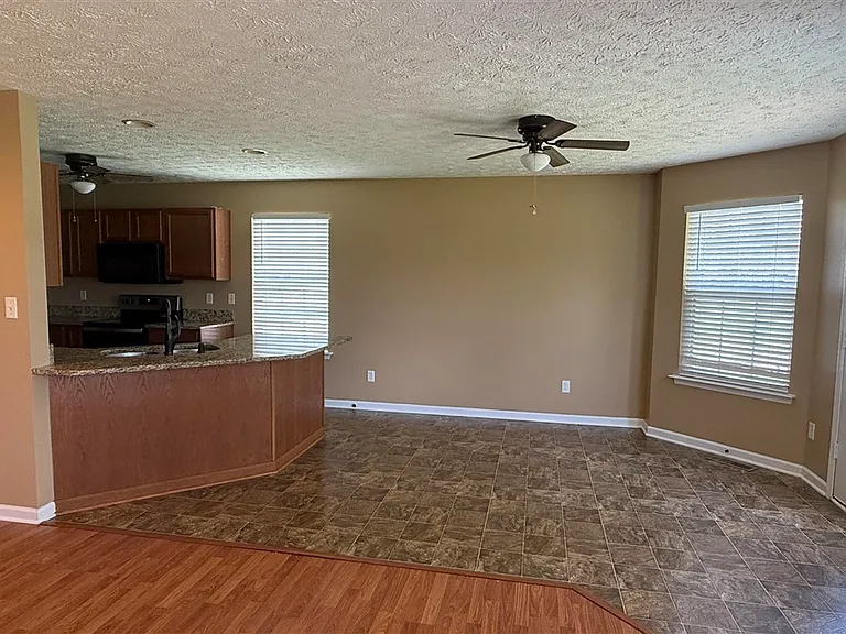 403 Cedar Hollow Dr — Photo 4