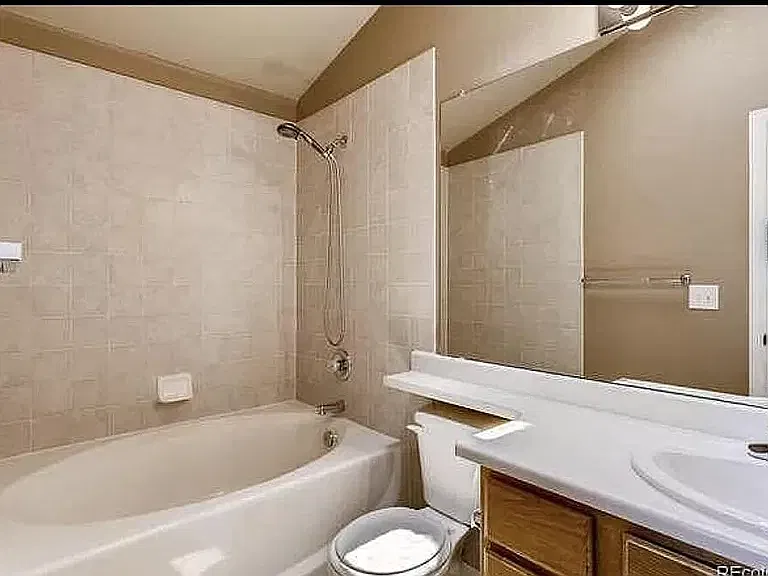 2 bed, 1140 sqft, $2,200 — Photo 2