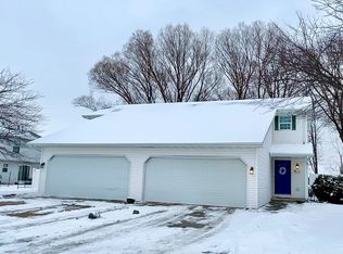 1434 Glenview Ln, Little Chute, WI 54140
