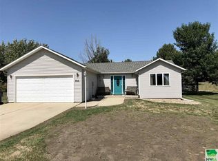 783 6th St SE, Le Mars, IA 51031