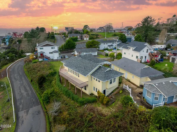 60 SE Cook Ave, Depoe Bay, OR 97341