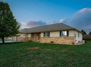 401 Sunset Dr, Colfax, IL 61728