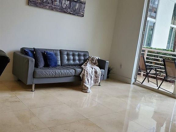 3rd image of 2775 NE 187th St APT 121