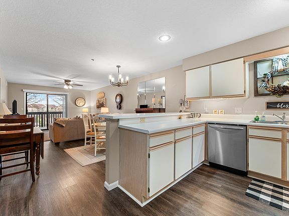 2nd image of 186 Bunker Ridge Dr APT 6