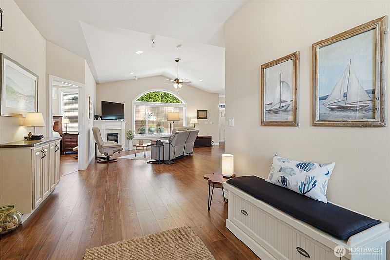 3rd image of 404 Ridgewood Drive