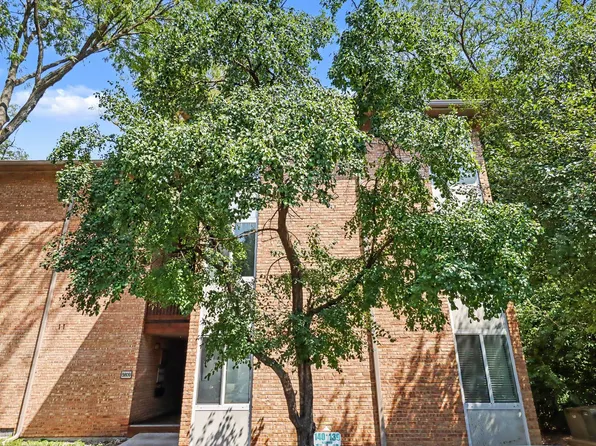 5809 Oakwood Dr APT D, Lisle, IL 60532