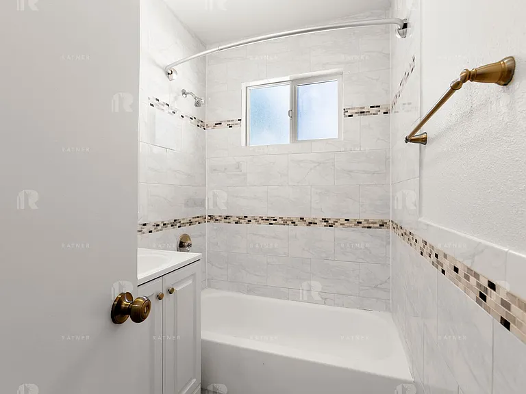 (Sr/Ti/Yo:B) 4838-4846 Hazeltine Avenue — Photo 13