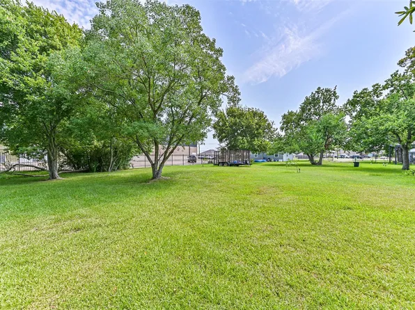 1400 S Broadway St, La Porte, TX 77571