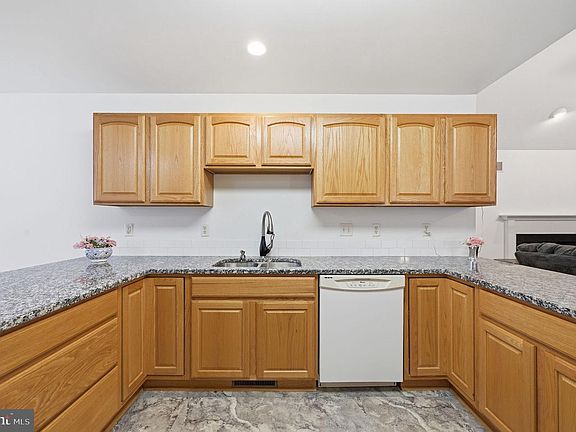 5th image of 111 W High Hill Rd