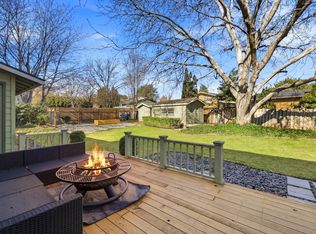 242 W Greenview Dr, Richland, WA