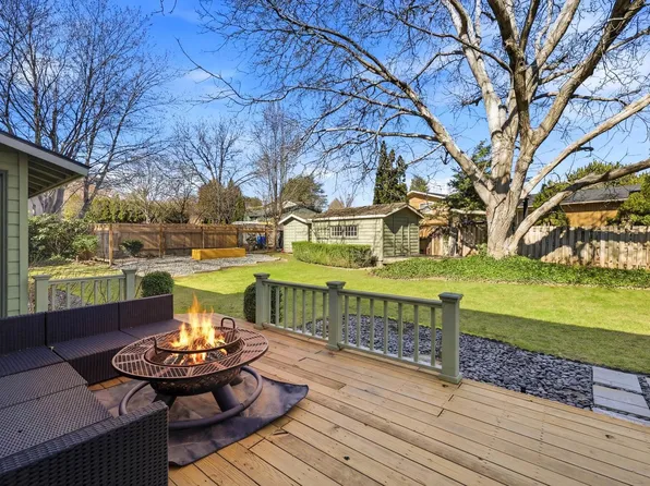 242 W Greenview Dr, Richland, WA 99352