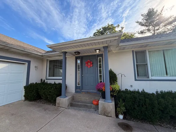 2306 Breton Rd SE, Grand Rapids, MI 49546