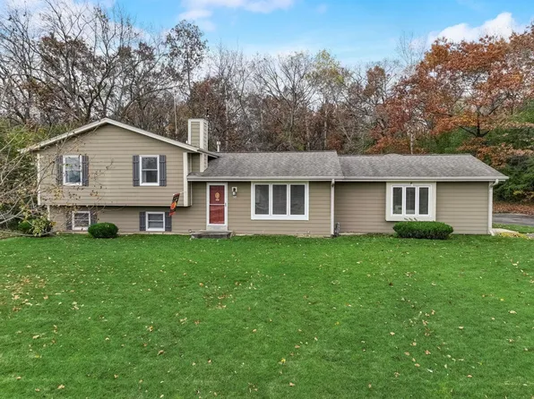426 Prairie View DRIVE, North Prairie, WI 53153