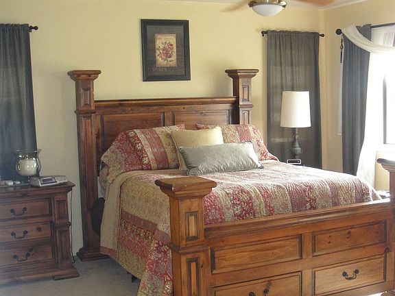 Great Master w/Walk In Closet and Great Mountain Views