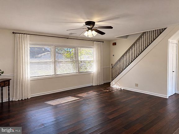 4th image of 55 Autumn Ln