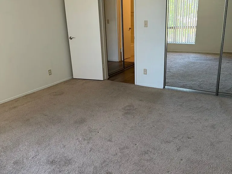 054 - Madre Del Mar Apartments — Photo 11