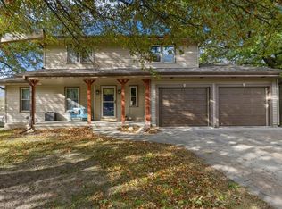 1072 Vividell Ln, West Des Moines, IA 50266