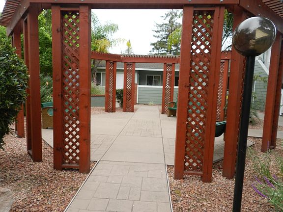 4th image of 1023 Noel Dr APT 04