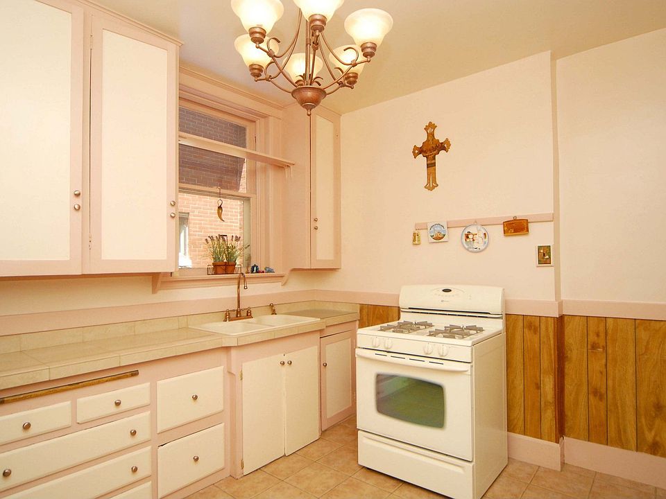 2nd image of 2205 Eudora St