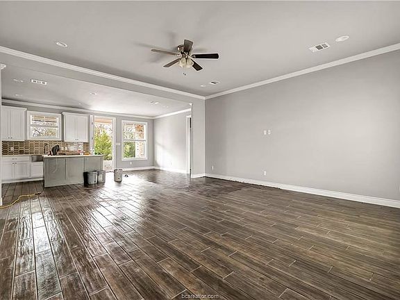3rd image of 4047 Golden Eagle Dr