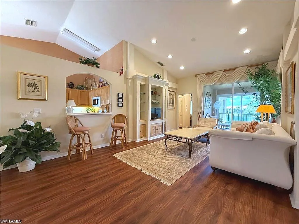 2 bed, 2.0 bath, 1765 sqft, $4,800 — Photo 2