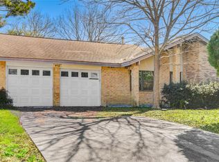 4112 Pine Shadows St, Dickinson, TX 77539